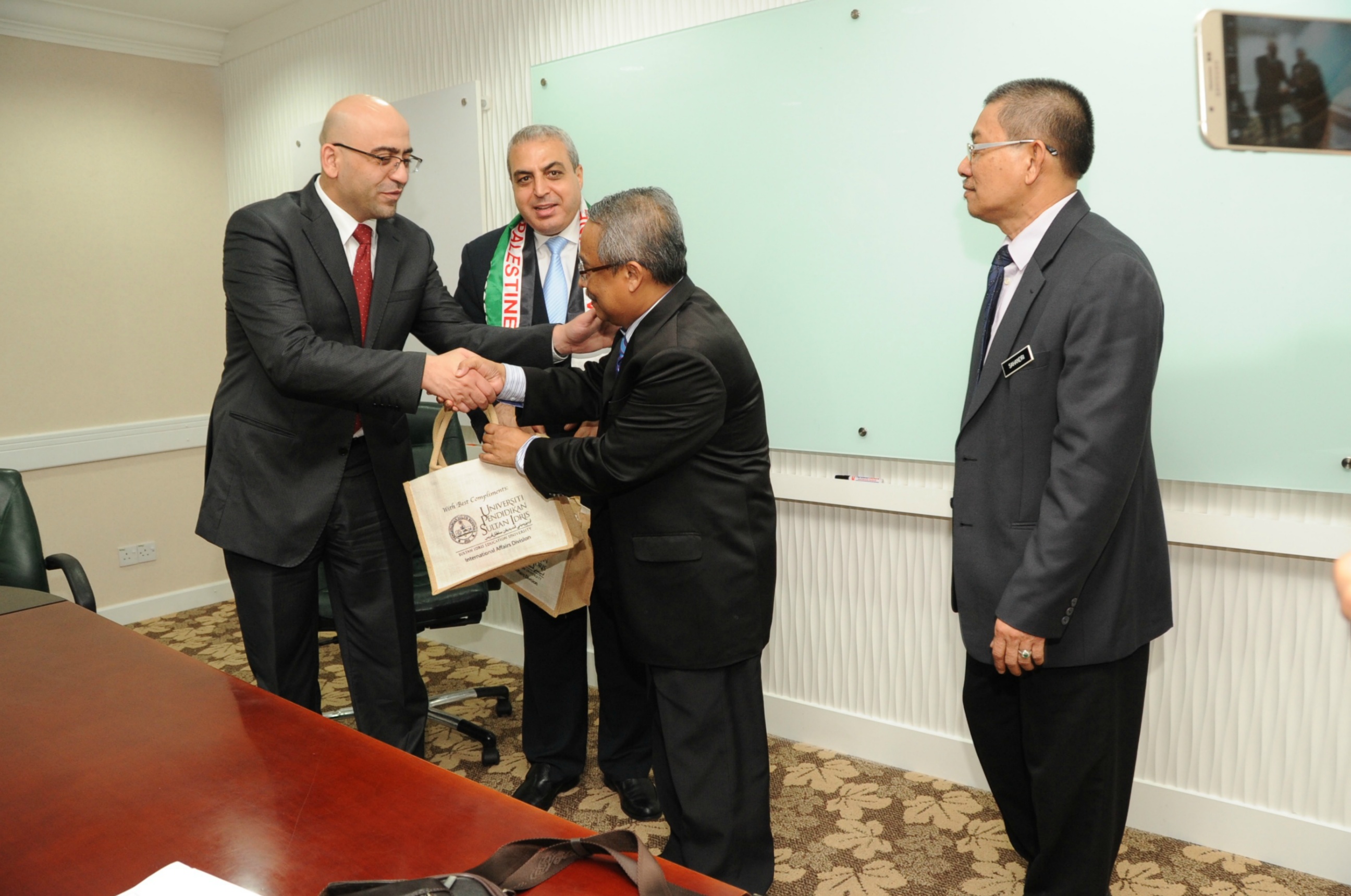 PRO 16 3 PALESTINEHAS 7700